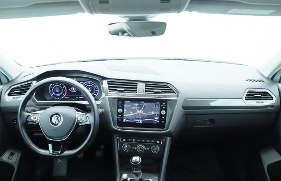 Volkswagen Tiguan 1.5 TSI Pano HUD Navi LED 360Kam Taž AdTemp Apple