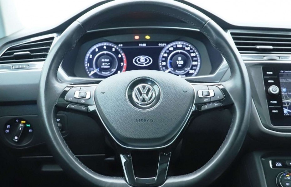 Volkswagen Tiguan 1.5 TSI Pano HUD Navi LED 360Kam Taž AdTemp Apple