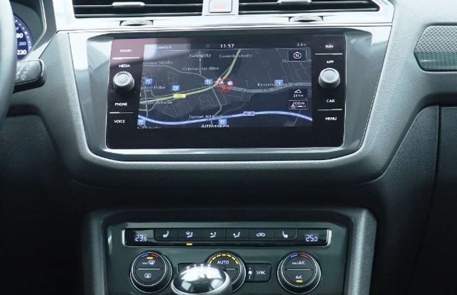 Volkswagen Tiguan 1.5 TSI Pano HUD Navi LED 360Kam Taž AdTemp Apple