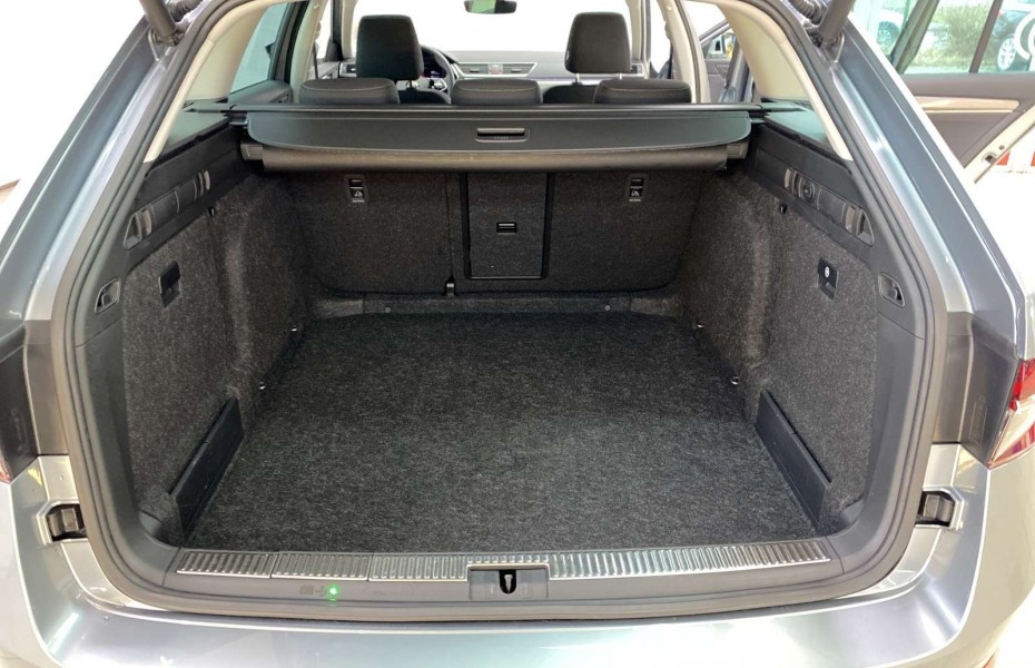 Škoda Superb Combi Scout 4x4 2.0TDI DSG Matrix LED ACC