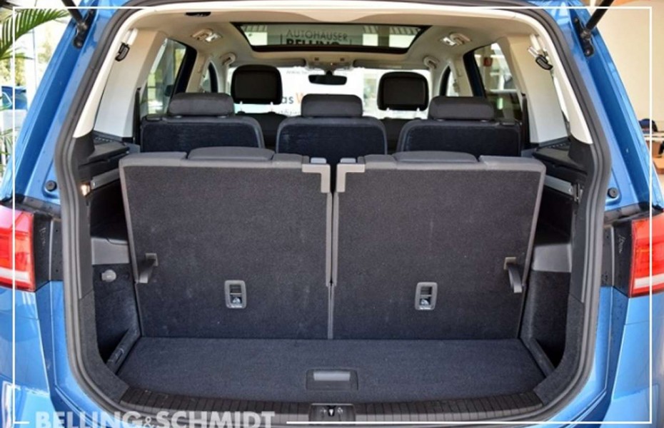 Volkswagen Touran 2.0TDI Comfortline 7-Sitzer Pano AHK Navi