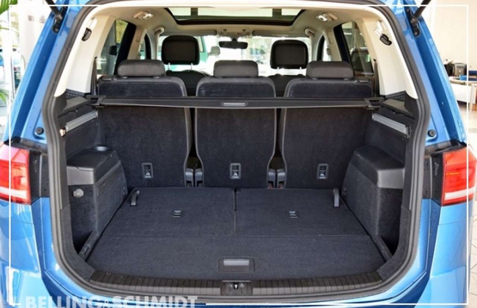 Volkswagen Touran 2.0TDI Comfortline 7-Sitzer Pano AHK Navi
