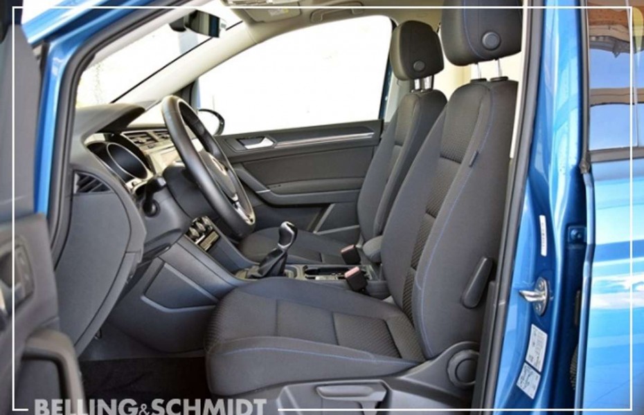 Volkswagen Touran 2.0TDI Comfortline 7-Sitzer Pano AHK Navi