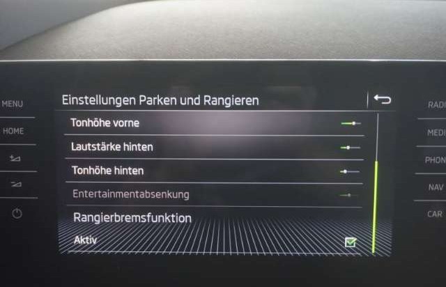 Škoda Kamiq CLEVER 1.0TSI AHK digCockp Navi SHZ PDCv+h