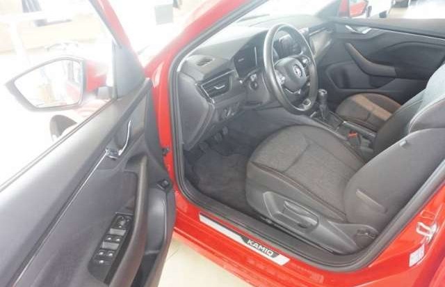 Škoda Kamiq CLEVER 1.0TSI AHK digCockp Navi SHZ PDCv+h