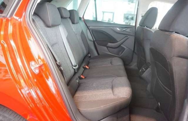 Škoda Kamiq CLEVER 1.0TSI AHK digCockp Navi SHZ PDCv+h