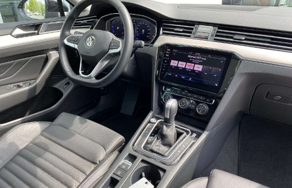 Volkswagen Passat Variant Business 2.0 TDI DSG AHK Navi Pano