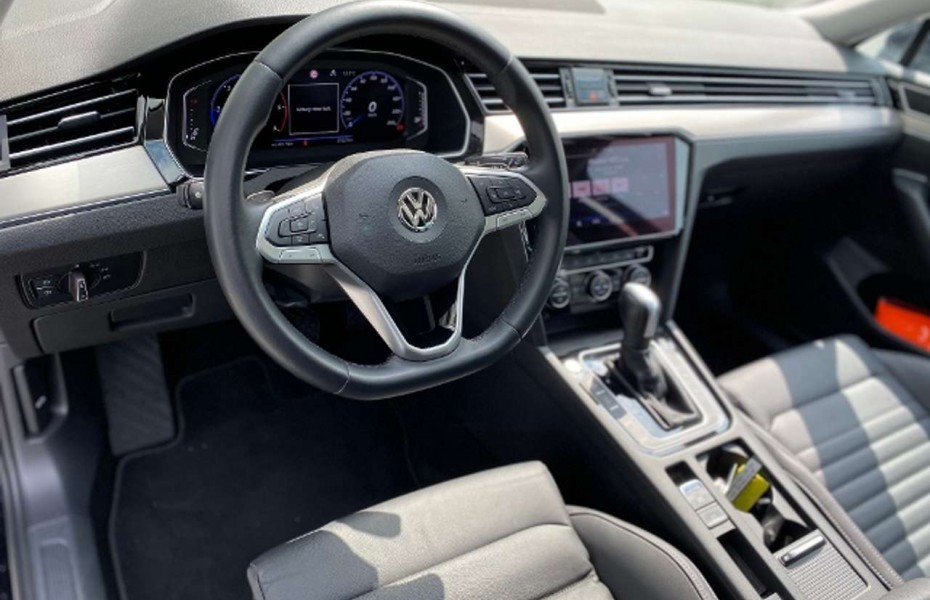 Volkswagen Passat Variant Business 2.0 TDI DSG AHK Navi Pano