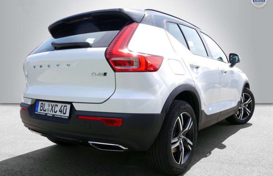 Volvo XC40 D4 AWD R-Design H/K NAVI LED W-LAN ACC