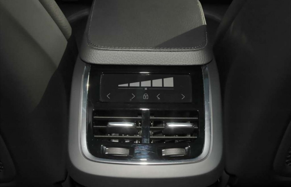 Volvo XC90 B5 AWD Inscription 7-Sitzer Pano-Dach H&K