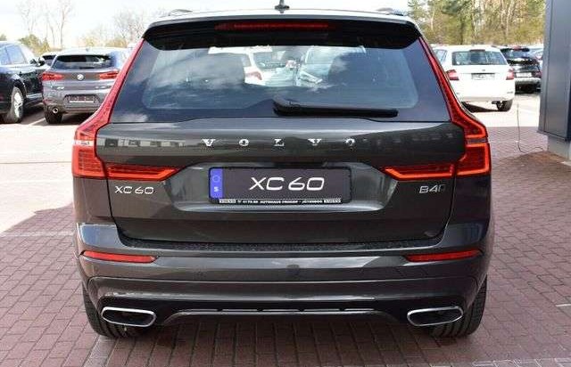 Volvo XC60 B4 D AWD R-Design*STHZG*PANO*RFK*ACC*AHK