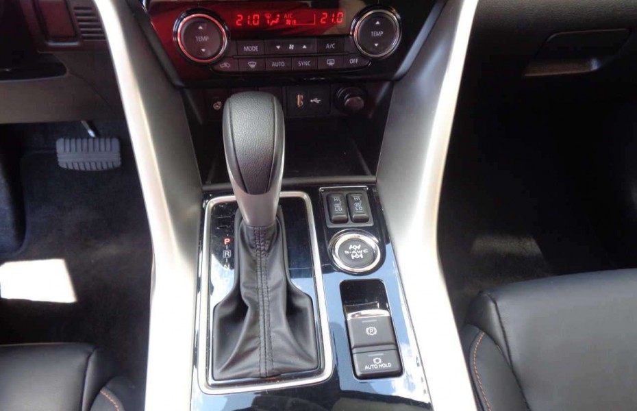 Mitsubishi Eclipse Cross 2.3d Pano Navi 4WD Automat Tažné Kam HeadUp