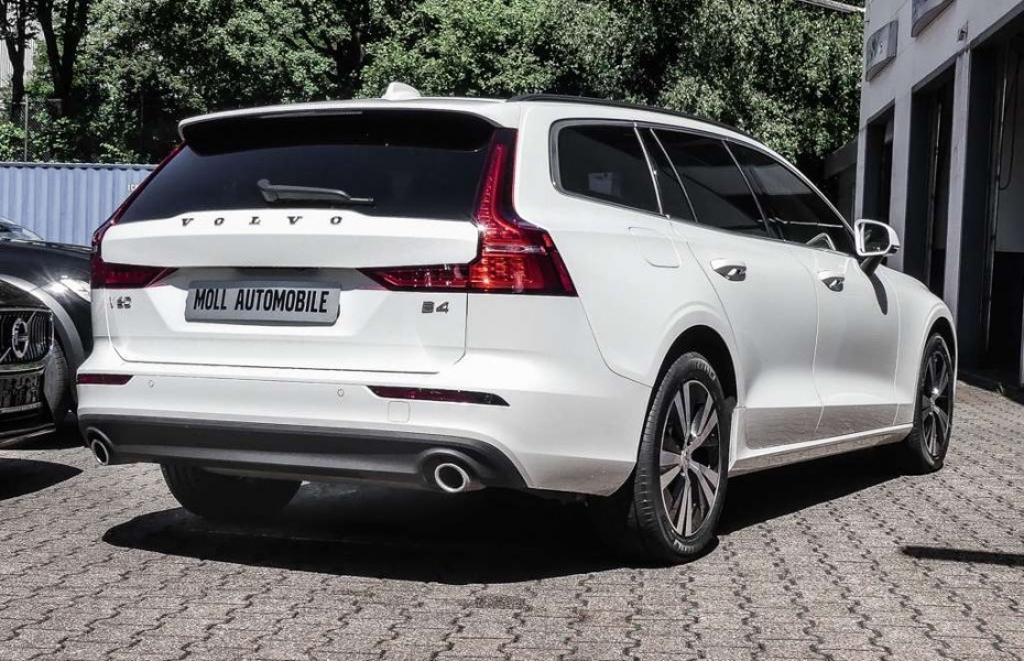 Volvo V60 Kombi Momentum B4 Diesel EU6d Navi Keyless e-Sitze