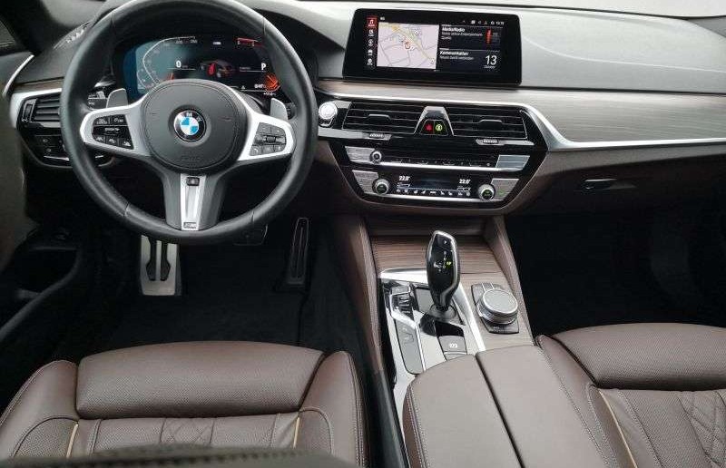 BMW Řada 5 d xDrive Touring M Sportpaket Innovationsp.