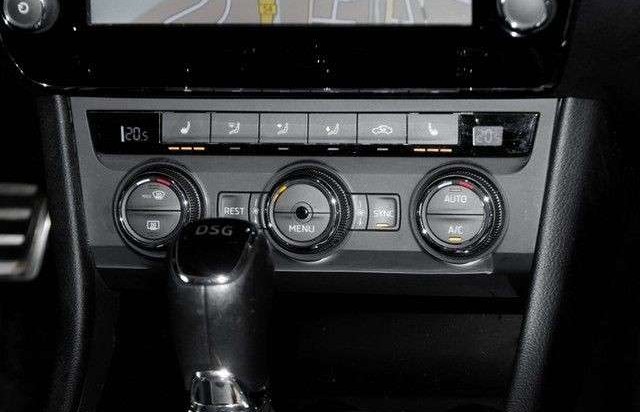 Škoda Superb Combi 2.0TDI DSG Sportline Navi Tažné