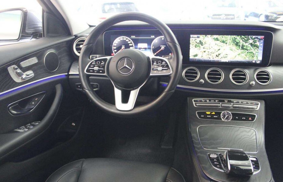 Mercedes-Benz Třídy E 400d 4M AMG-Line/AVANTGARDE+Standhz+DISTRONIC