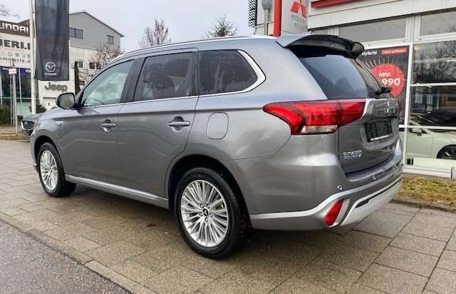 Mitsubishi Outlander Plug-in Hybrid PLUS mit SPIRIT Navi