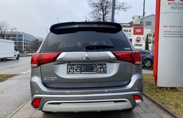 Mitsubishi Outlander Plug-in Hybrid PLUS mit SPIRIT Navi