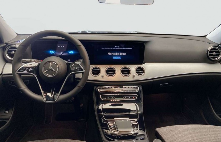 Mercedes-Benz Třídy E 200d 9G-TRONIC Avantg Pano Navi Taž Distr 360