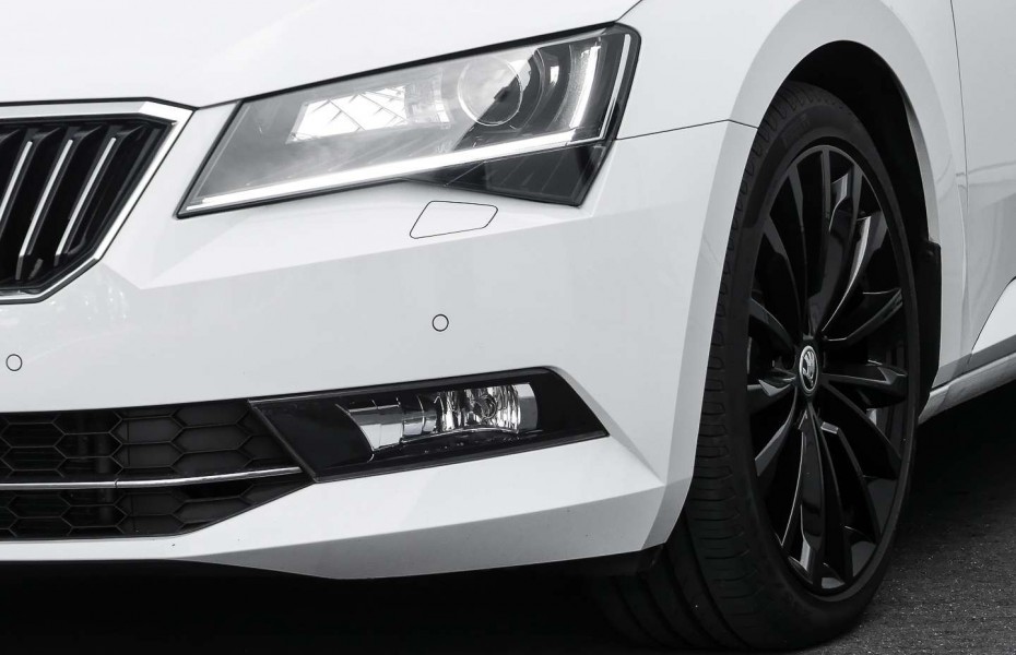 Škoda Superb Combi 2.0 TDI Pr Edition 4X4 *ACC *AHK *XENON * N