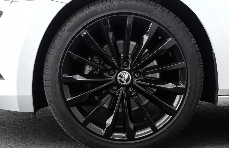 Škoda Superb Combi 2.0 TDI Pr Edition 4X4 *ACC *AHK *XENON * N