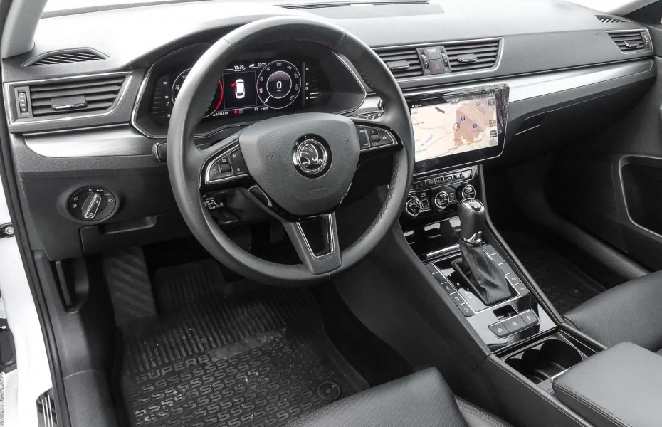 Škoda Superb Combi 2.0 TDI Pr Edition 4X4 *ACC *AHK *XENON * N