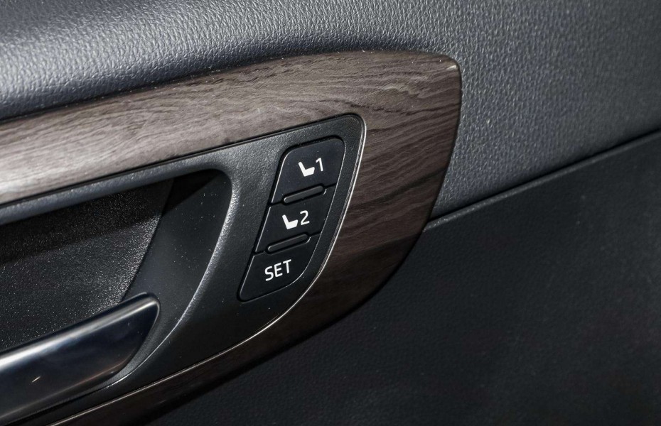 Toyota Highlander 2.5 Hybrid 4x4 Luxury NAVI HUD PDC Carplay