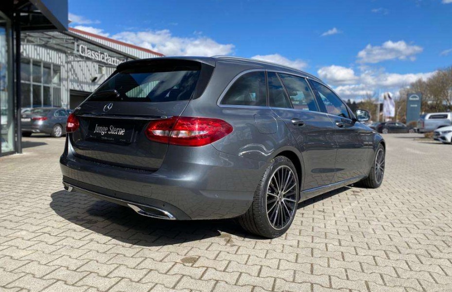 Mercedes-Benz Třídy C d T Avantgarde Distr Comand PanoDa CarPlay
