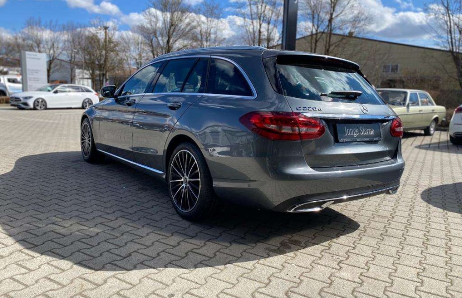 Mercedes-Benz Třídy C d T Avantgarde Distr Comand PanoDa CarPlay