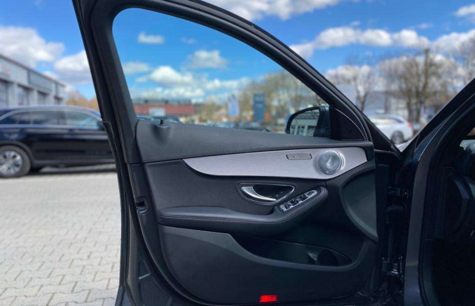 Mercedes-Benz Třídy C d T Avantgarde Distr Comand PanoDa CarPlay