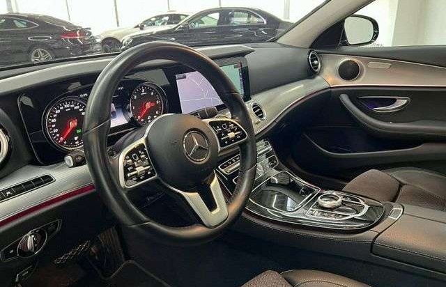 Mercedes-Benz Třídy E 220d 4M T AVA+DISTRONIC+MULTIBEAM+NAVI+KAMERA