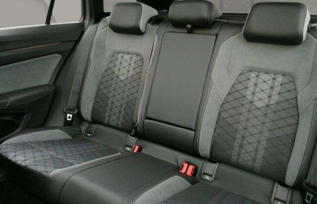 Volkswagen Golf VIII2.0TDI R-Line AHK Pano 18