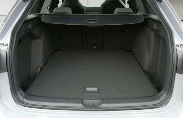 Volkswagen Golf VIII2.0TDI R-Line AHK Pano 18