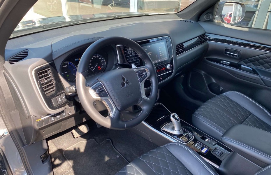 Mitsubishi Outlander Plug-In Hybrid 2.4 Plus Spirit Leder LED