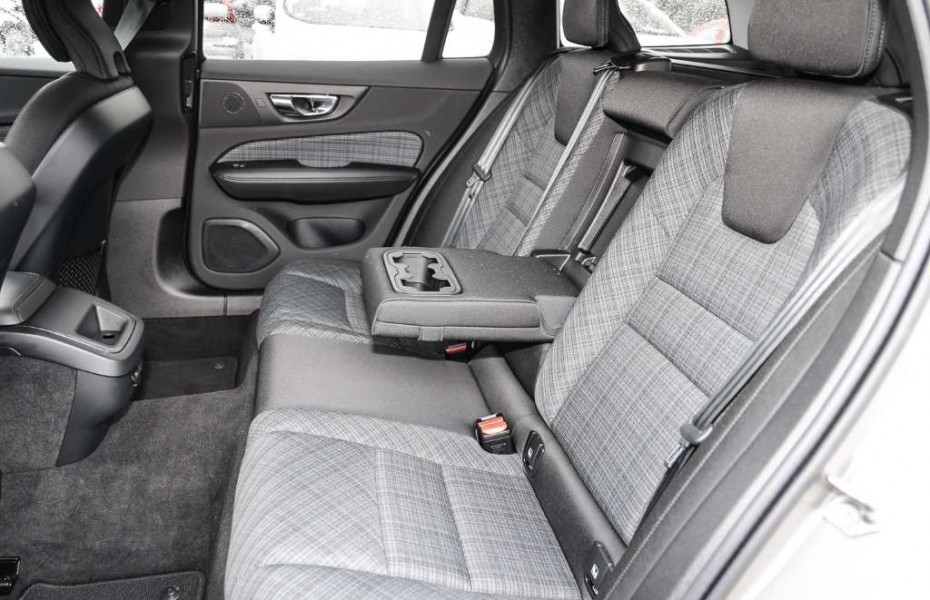 Volvo V60 Kombi Momentum B3 Benzin EU6d Navi Keyless e-Sitze