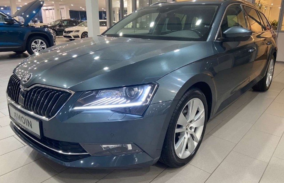 Škoda Superb Combi 2.0 TDI DSG Style Navi Leder AHK PDC