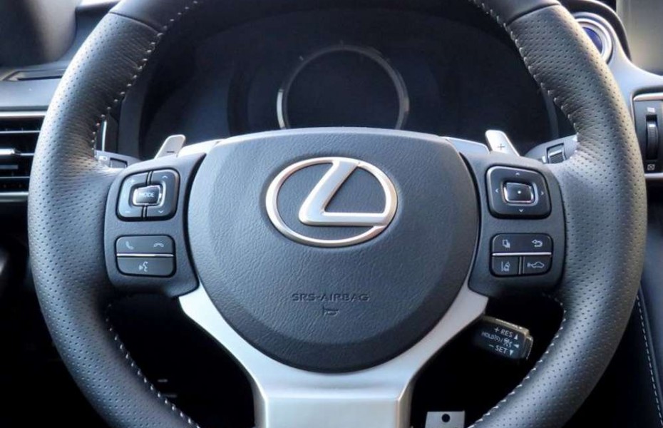 Lexus IS 300 300h F SPORT