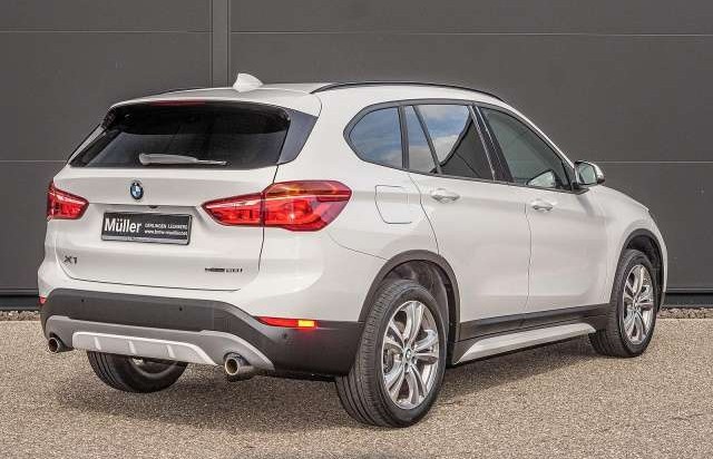 BMW X1 sDrive20iA Sport Line Leder LED Navi Kamera PDC