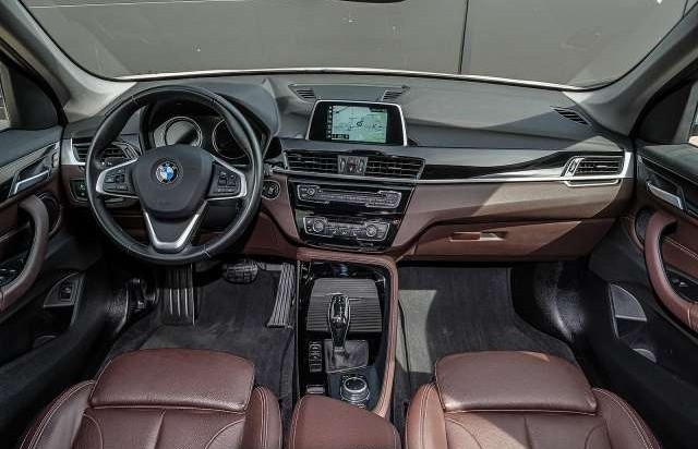 BMW X1 sDrive20iA Sport Line Leder LED Navi Kamera PDC