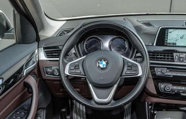 BMW X1 sDrive20iA Sport Line Leder LED Navi Kamera PDC