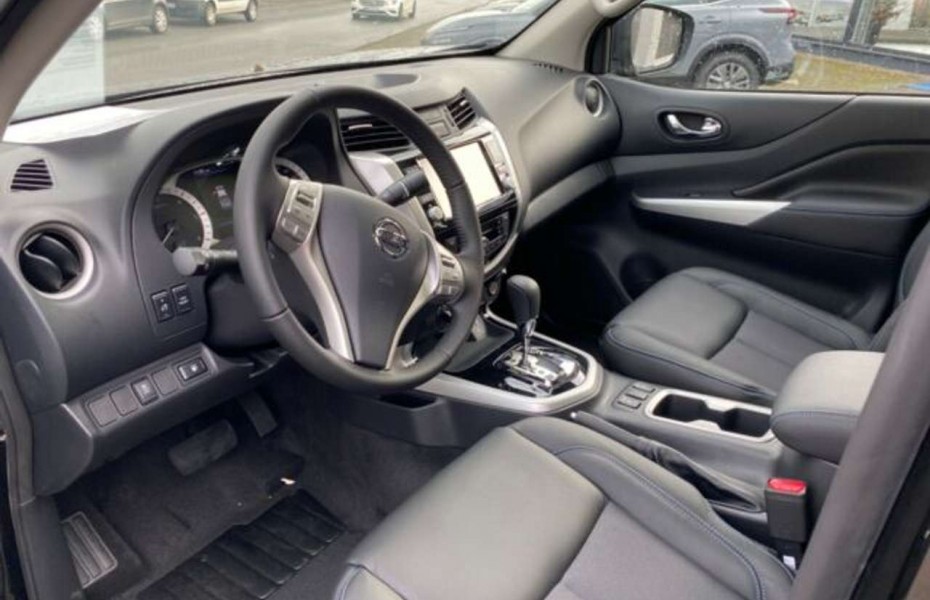 Nissan Navara NP300 N-Guard Double Cab 4x4