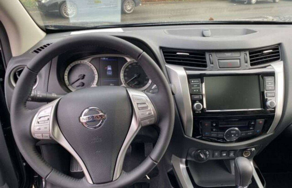 Nissan Navara NP300 N-Guard Double Cab 4x4