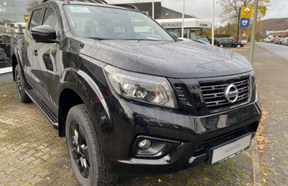 Nissan Navara NP300 N-Guard Double Cab 4x4
