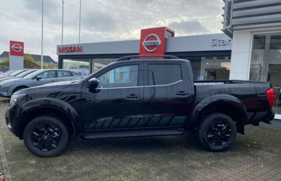 Nissan Navara NP300 N-Guard Double Cab 4x4