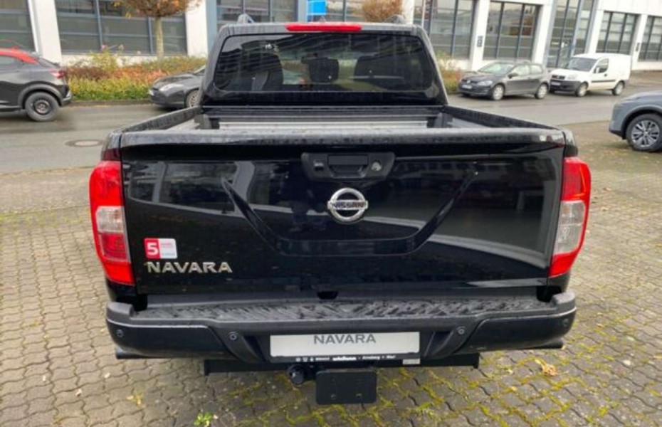 Nissan Navara NP300 N-Guard Double Cab 4x4