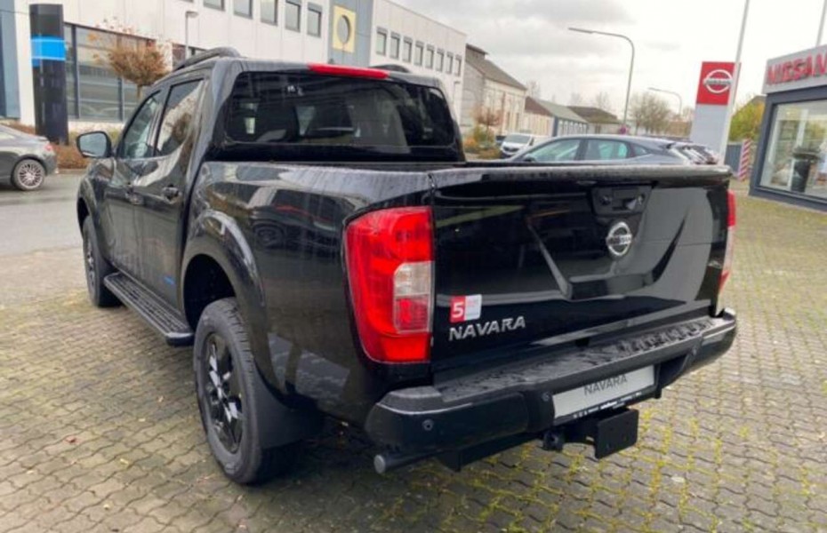 Nissan Navara NP300 N-Guard Double Cab 4x4