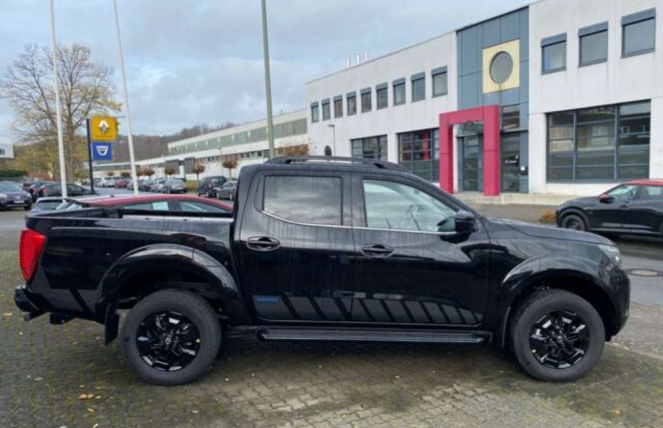Nissan Navara NP300 N-Guard Double Cab 4x4