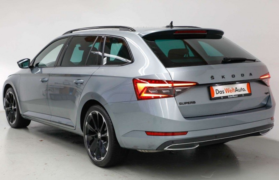 Škoda Superb Combi 2.0 TDI Sportline 4x4 DSG AHK NAVI