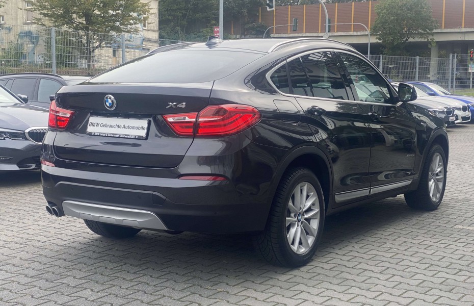 BMW X4 xDrive30d   xLine //HeadUp Stop&Go AHK