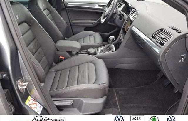 Volkswagen Golf Lim. Highline R-Line 2.0l TDI 110kW DSG Navi LED L